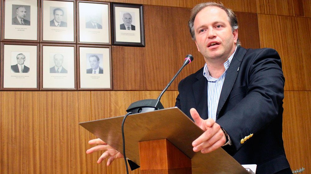 CMA reduz divída em 3,1 milhões
