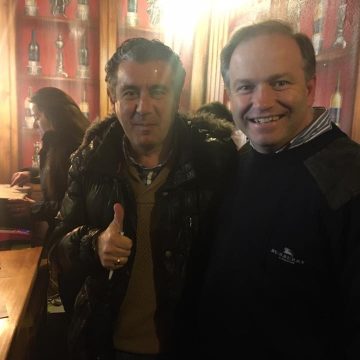 Presidente da Câmara da Nazaré delicia-se com Sopa da Pedra e vinhos de Almeirim