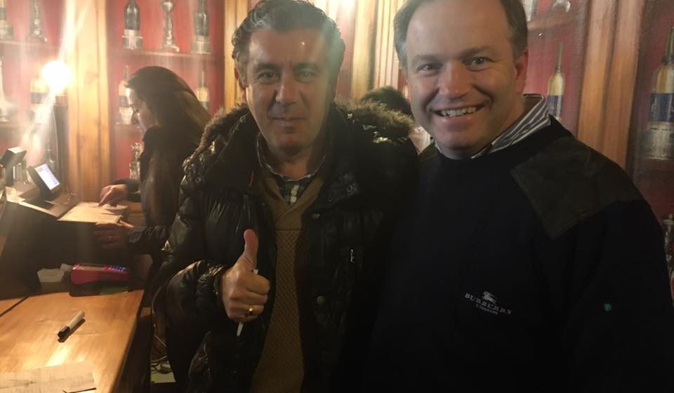 Presidente da Câmara da Nazaré delicia-se com Sopa da Pedra e vinhos de Almeirim