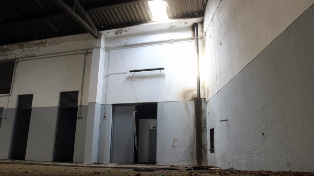 “Trancas à porta”. Depois de acidente edifício fechado “Trancas à porta”. Depois de acidente edifício fechado