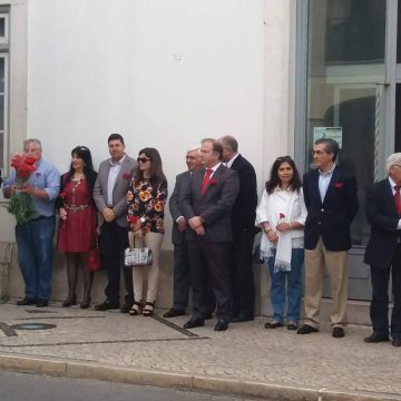 Comemorações do 25 abril arrancam cedo e à porta do Presidente Comemorações do 25 abril arrancam cedo e à porta do Presidente