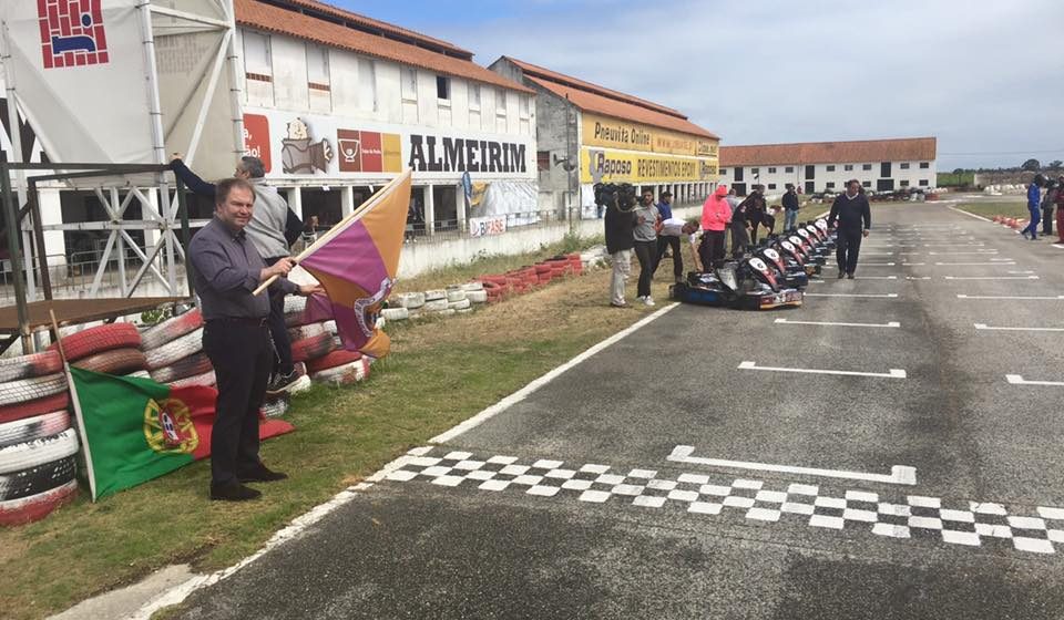 Arrancaram as 24 horas de Almeirim em Karts