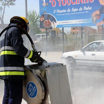 Ecoponto arde na zona da restauração
