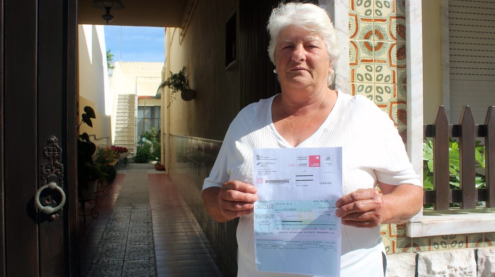 Idosos recebem cheque das Finanças no valor de 11 cêntimos Idosos recebem cheque das Finanças no valor de 11 cêntimos