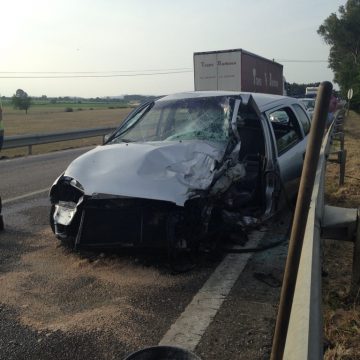 Colisão frontal faz um morto na Azeitada Colisão frontal faz um morto na Azeitada
