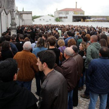 Mais de mil pessoas na despedida de João Paúl