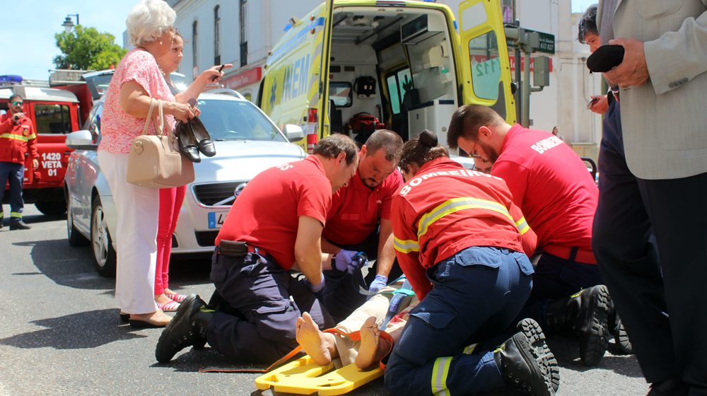Atropelamento provoca ferido junto ao Jardim da República