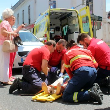 Atropelamento provoca ferido junto ao Jardim da República