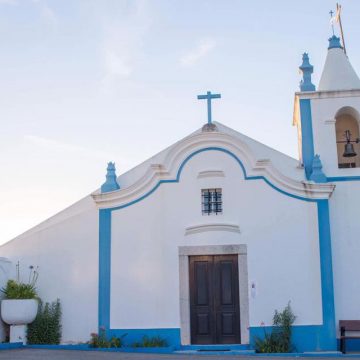 Junta, Câmara e população restauram igreja de Raposa