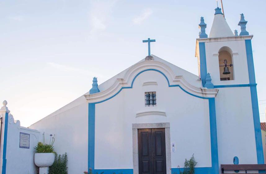 Junta, Câmara e população restauram igreja de Raposa
