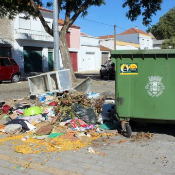 Recolha de lixo e Centro de Saúde afetados com greve