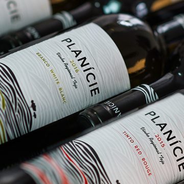 Adega de Almeirim lança nova imagem do Planície e volta às promoções nas praias portuguesas