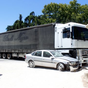 Aparatoso acidente provoca um ferido junto à Quinta do Casal Branco Aparatoso acidente provoca um ferido junto à Quinta do Casal Branco