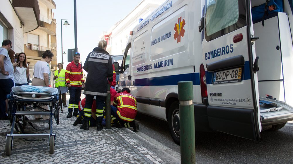 Atropelamento provoca ferido na Rua do Paço