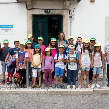 Crianças do Centro de Estudo Palmo e Meio visitam O Almeirinense