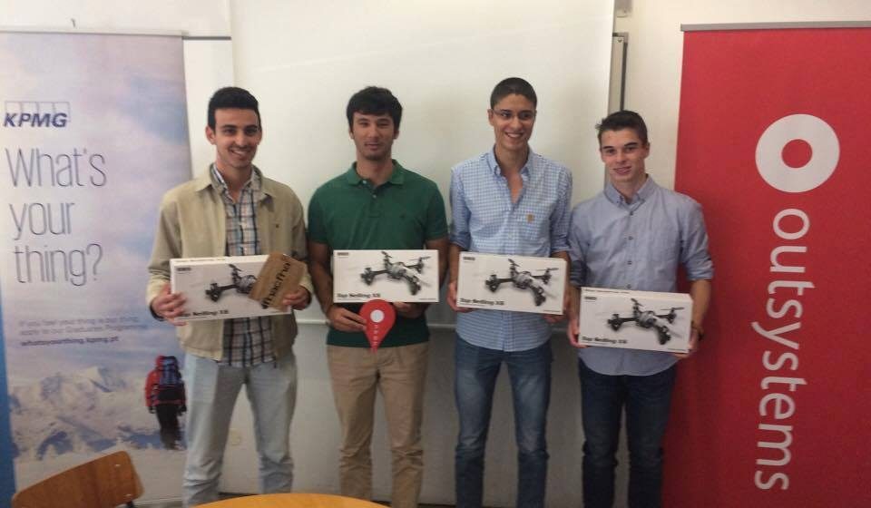 Almeirinenses vencem concurso de programação na Universidade