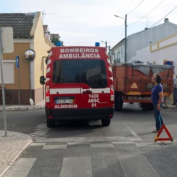 Acidente entre ciclista e trator em Almeirim