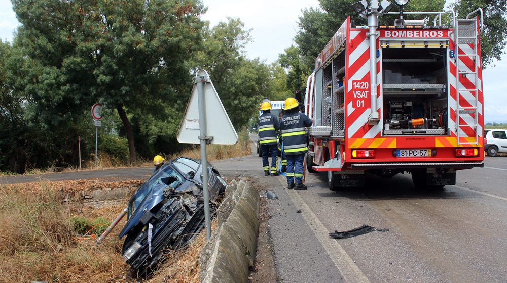 Despiste provoca um ferido no cruzamento da Ponte da Vala