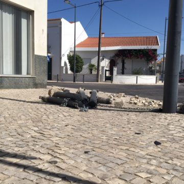Acidente aparatoso junto às finanças de Almeirim