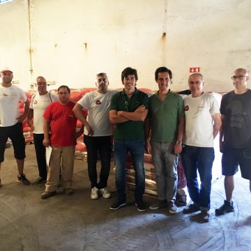 Veterinário de Almeirim e colegas de profissão oferecem 14,4 toneladas de ração em Pedrógão Grande e Figueiró dos Vinhos Veterinário de Almeirim e colegas de profissão oferecem 14,4 toneladas de ração em Pedrógão Grande e Figueiró dos Vinhos