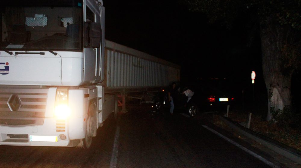 Choque aparatoso entre ligeiro e pesado provoca um ferido junto à Vala Real Choque aparatoso entre ligeiro e pesado provoca um ferido junto à Vala Real