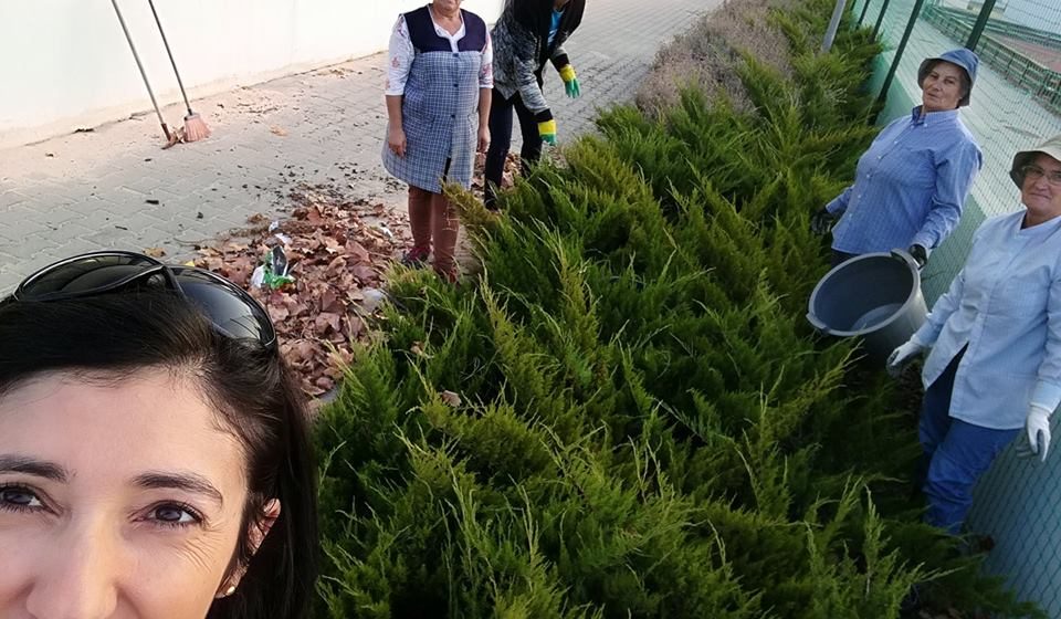 Depois das searas … mulheres ajudam Junta na limpeza Depois das searas … mulheres ajudam Junta na limpeza