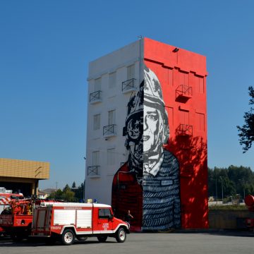 Artista almeirinense pinta mural de 10 metros de altura em homenagem aos Bombeiros