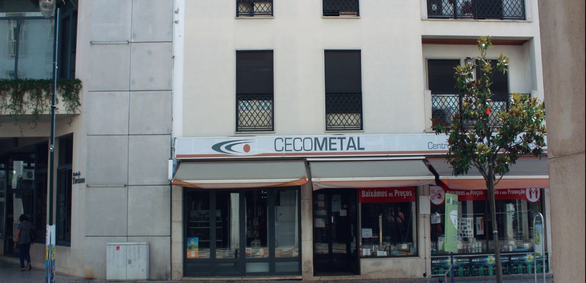Contrastes – Edíficio da Câmara Municipal de Almeirim