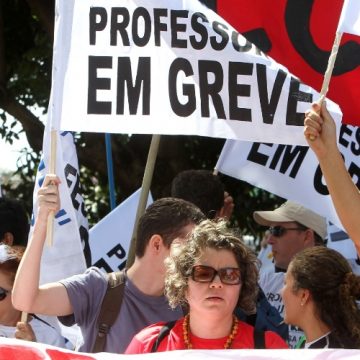 Fenprof anuncia greve para sexta-feira