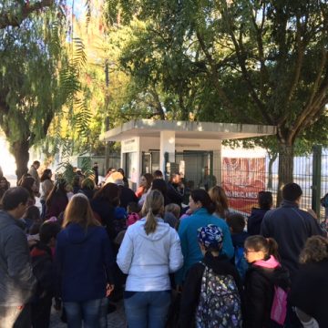 Dezenas de alunos sem escola