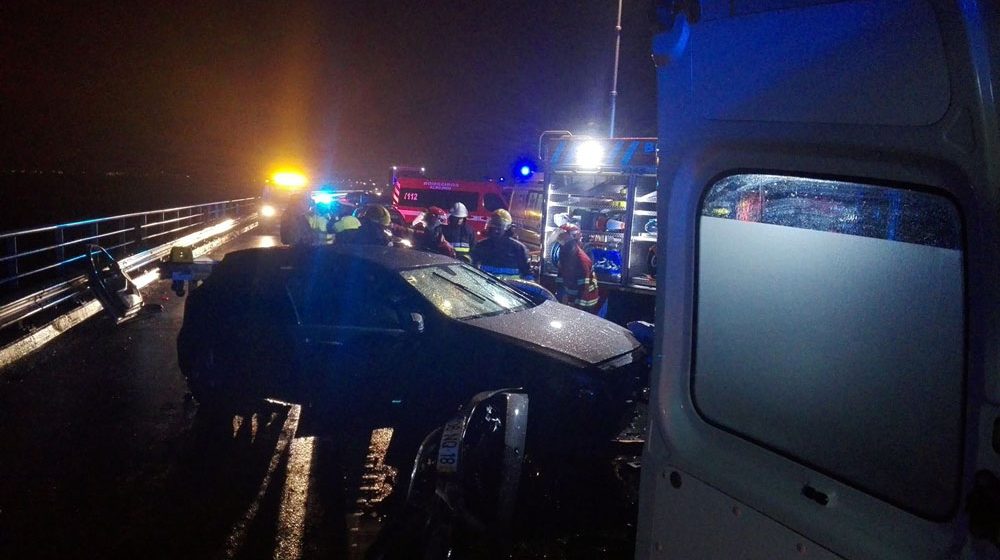 Acidente entre quatro viaturas na Ponte Salgueiro Maia provoca dois feridos, um deles grave