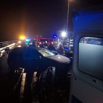 Acidente entre quatro viaturas na Ponte Salgueiro Maia provoca dois feridos, um deles grave