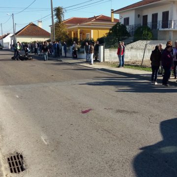 Acidente entre duas motos provoca dois feridos graves em Fazendas de Almeirim