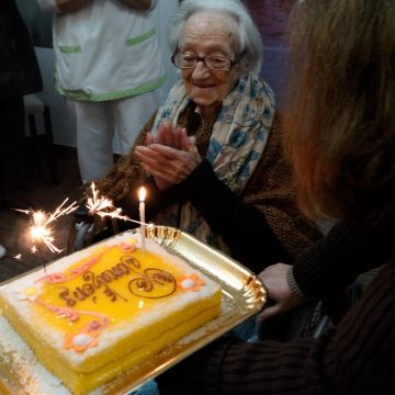 Utente do Lar da Misericórdia de Almeirim comemora 100 anos Utente do Lar da Misericórdia de Almeirim comemora 100 anos