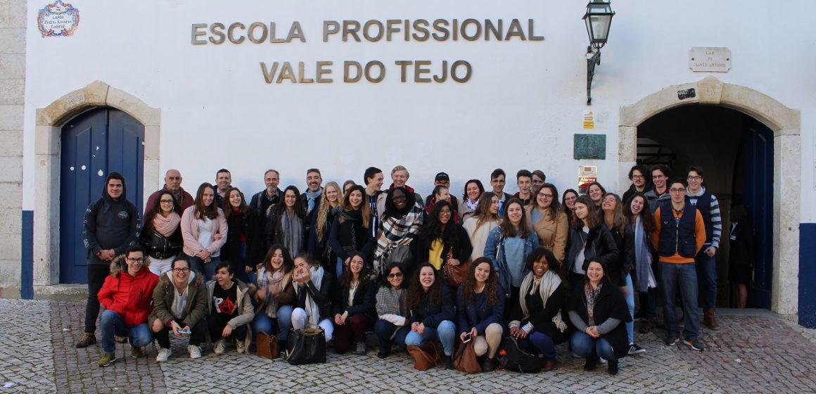 Alunos estrangeiros visitam Escola Profissional do Vale do Tejo
