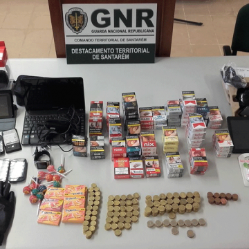 GNR recupera material roubado após fuga dos assaltantes GNR recupera material roubado após fuga dos assaltantes