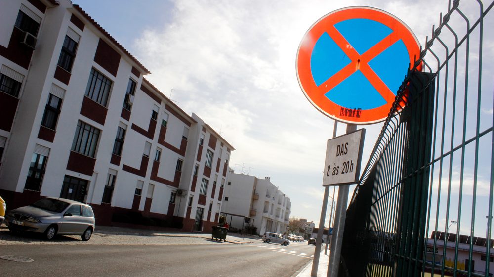 Stop: Vai acabar estacionamento na Av. 25 de Abril