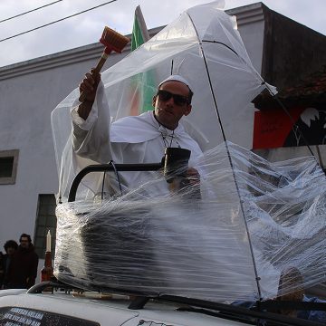 Apesar da chuva milhares de pessoas marcam presença no Corso Carnavalesco de Benfica do Ribatejo