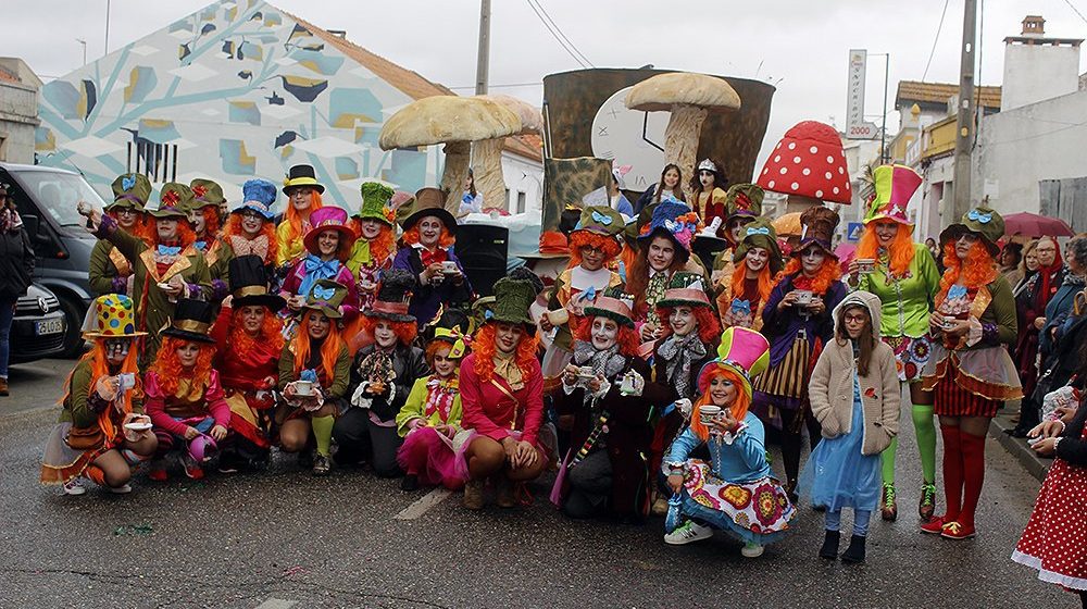 Milhares de pessoas marcam presença no Corso Carnavalesco de Benfica do Ribatejo
