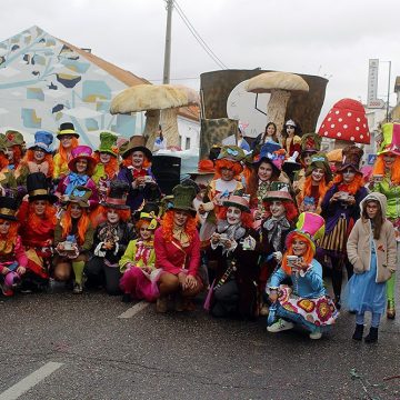 Milhares de pessoas marcam presença no Corso Carnavalesco de Benfica do Ribatejo
