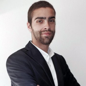 Da Esquerda para a Direita: Crematório