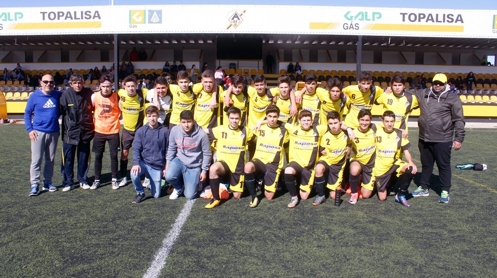 Equipa de juvenis do Fazendense em grande Equipa de juvenis do Fazendense em grande