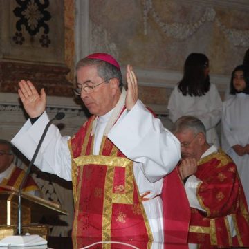 Homilia do Sr. bispo em Sexta Feira Santa Homilia do Sr. bispo em Sexta Feira Santa