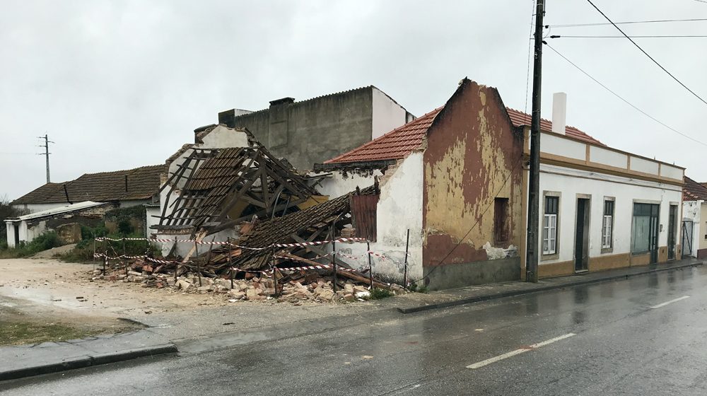 Antiga adega em estado devoluto ruiu em Fazendas de Almeirim Antiga adega em estado devoluto ruiu em Fazendas de Almeirim