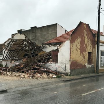 Antiga adega em estado devoluto ruiu em Fazendas de Almeirim Antiga adega em estado devoluto ruiu em Fazendas de Almeirim