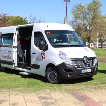 Câmara troca mini autocarro