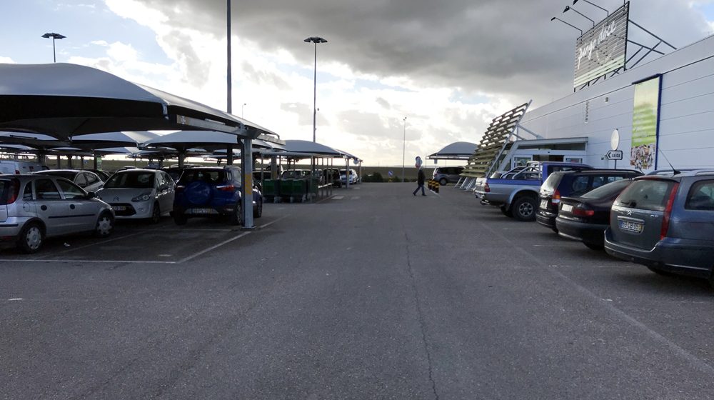 Segurança agredido após desacatos em supermercado