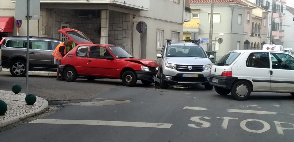 Cruzamento do “Zé Bonito” volta a ser palco de um acidente Cruzamento do “Zé Bonito” volta a ser palco de um acidente