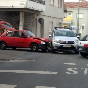 Cruzamento do “Zé Bonito” volta a ser palco de um acidente Cruzamento do “Zé Bonito” volta a ser palco de um acidente