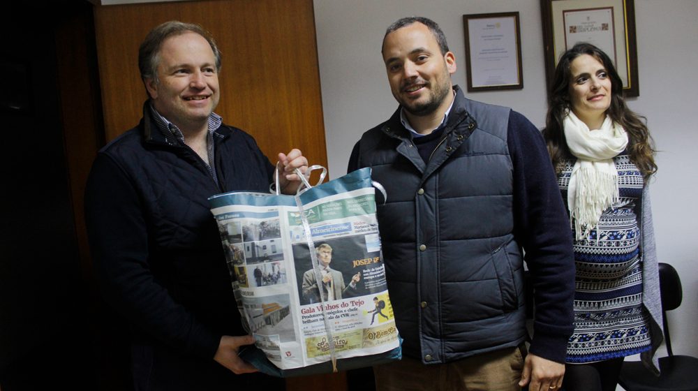 “O Almeirinense” entrega equipamentos aos Bombeiros Voluntários de Almeirim